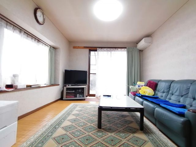 6LDK House for Sale in Onojo, Fukuoka with Large Garden & Parking - Image 22