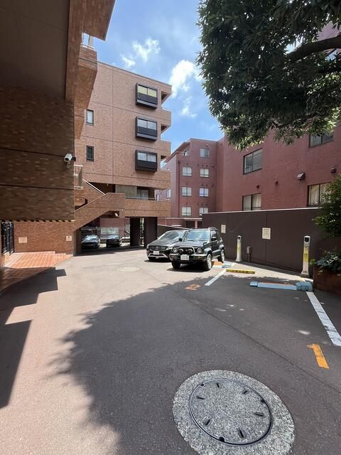 Studio Apartment for Sale in Akasaka, Minato-ku, Tokyo - Thumbnail 4