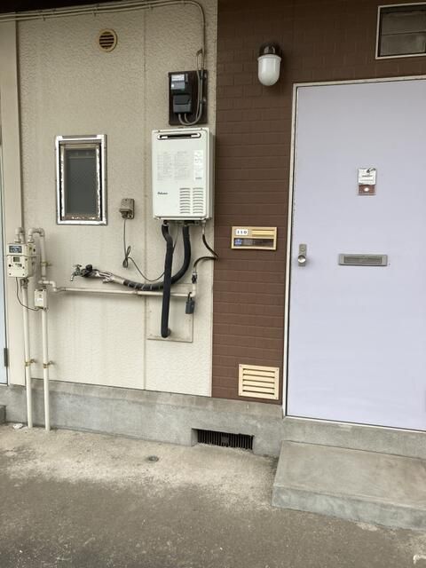 Pearl Heights Wakaba 1K Apartment for Rent near Goi Station - Thumbnail 3