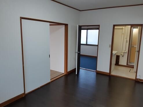 2DK Apartment for Rent in Obihiro, Hokkaido - 45.36 sqm - Thumbnail 2