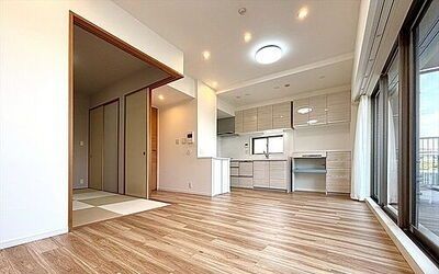 3LDK Apartment for Sale in Fuchu, Tokyo - 71.10m² - Thumbnail 2