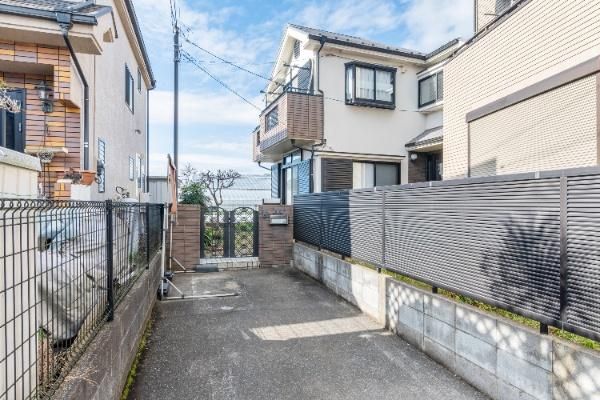 4DK House for Sale in Hino, Tokyo with Parking - Thumbnail 3