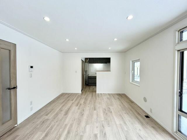 Renovated 4LDK House in Sapporo Shiroishi with Large Lot - Thumbnail 4