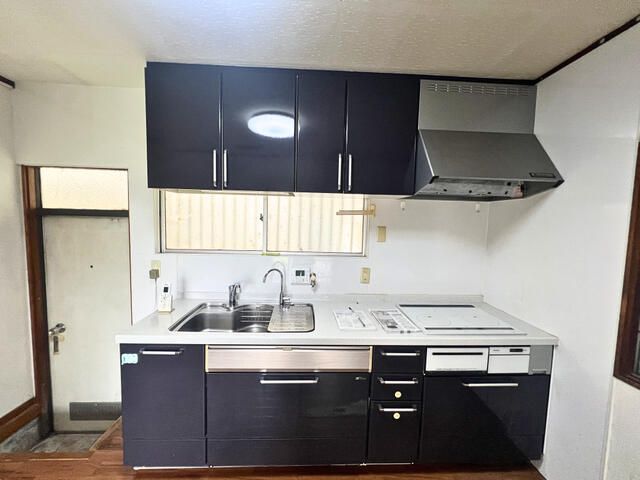 6-Bedroom House for Sale in Nishinomiya, Hyogo - Thumbnail 2