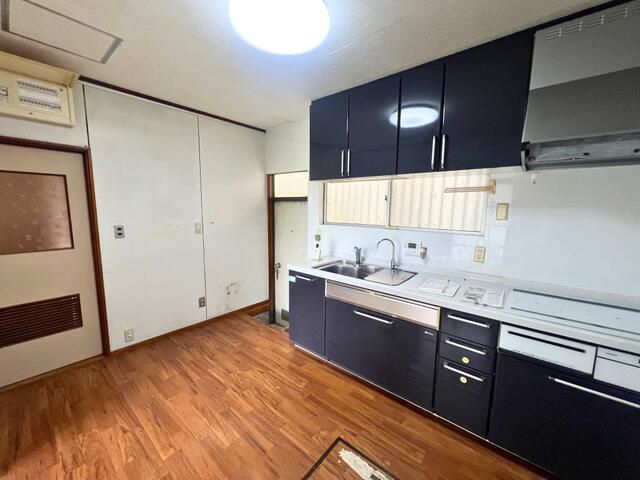 6-Bedroom House for Sale in Nishinomiya, Hyogo - Thumbnail 3
