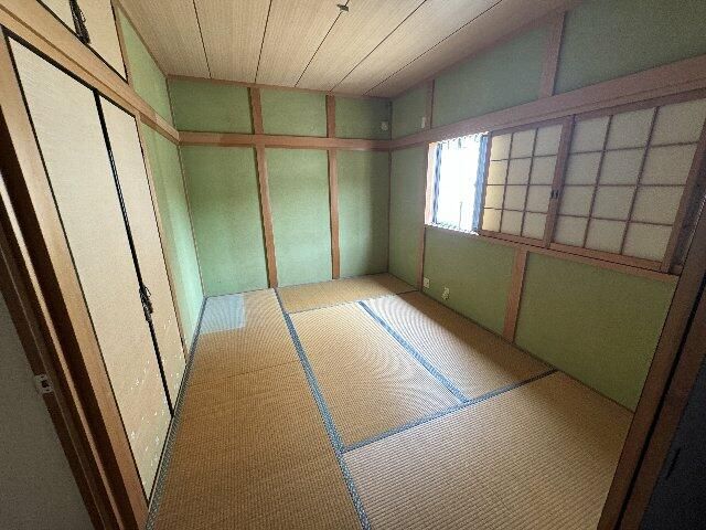 5LDK House for Sale in Habikino, Osaka with Garden and Parking - Thumbnail 4
