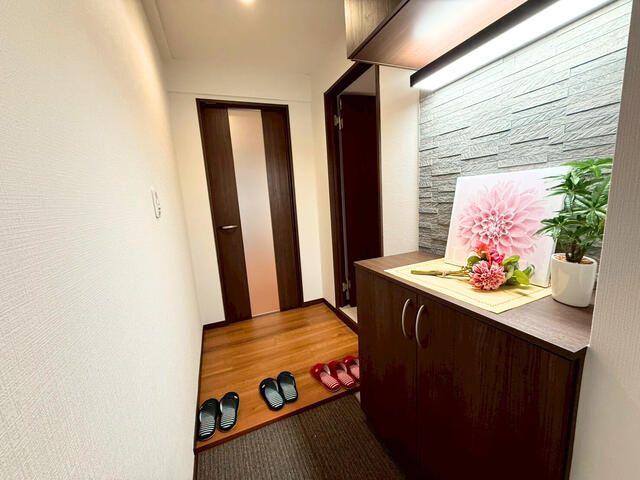 2SLDK Corner Apartment in Central Sapporo with Renovation Support - Thumbnail 2