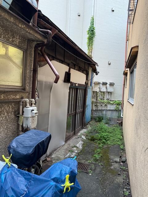 1950 Wooden House for Sale in Sumida, Tokyo - 2DK, 49.8 sqm Land - Thumbnail 2
