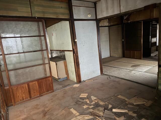 1950 Wooden House for Sale in Sumida, Tokyo - 2DK, 49.8 sqm Land - Thumbnail 4