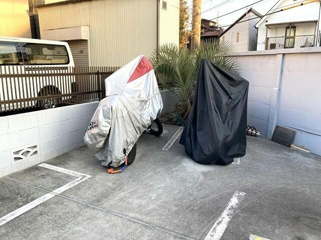 Parking Space for Rent in Toshima, Tokyo - Near Ikebukuro - Thumbnail 2