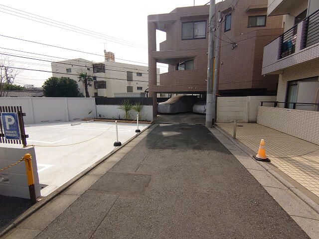 Parking Space for Rent in Toshima, Tokyo - Near Ikebukuro - Thumbnail 3