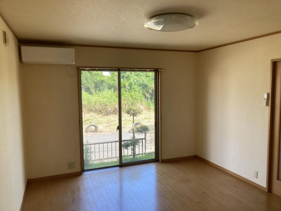 2LDK House for Sale in Ōami-Shirasato, Chiba with Parking - Thumbnail 3