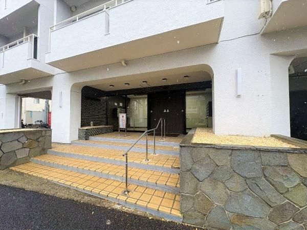 Freegakuen Central Mansion 2DK Apartment for Sale in Meguro, Tokyo - Thumbnail 2