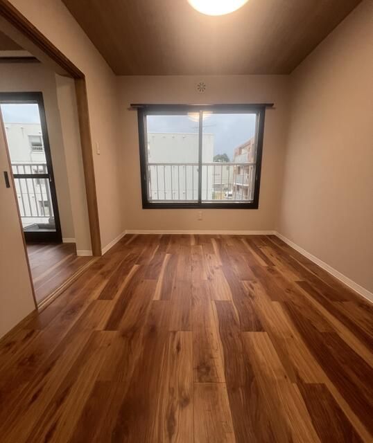 2LDK Apartment for Sale in Central Sapporo, Hokkaido - Thumbnail 3