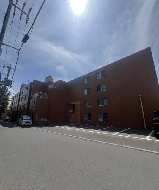 2LDK Apartment for Sale in Central Sapporo, Hokkaido - Thumbnail 2