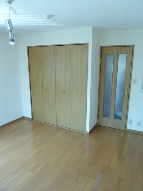 1K Apartment for Rent in Urayasu, Chiba - 26.39 sqm - Thumbnail 4