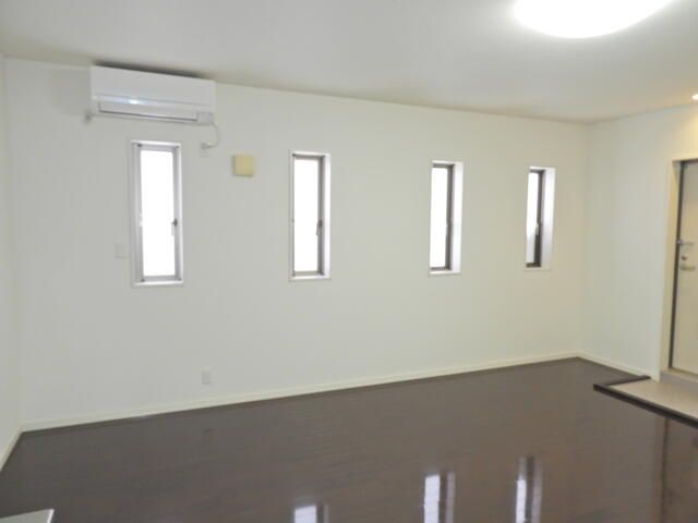WESTSIDE Apartment for Rent in Toyama City - Thumbnail 4