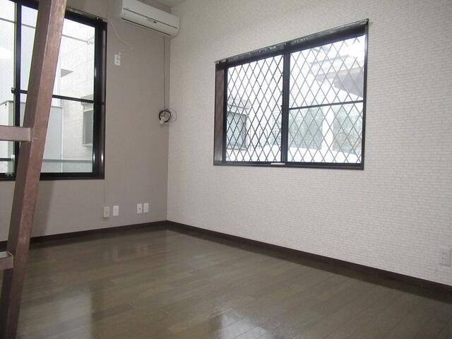 West Hills 1K Apartment for Rent in Musashino City, Tokyo - Thumbnail 3