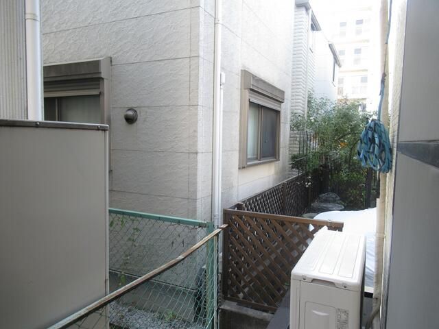 West Hills 1K Apartment for Rent in Musashino City, Tokyo - Thumbnail 2