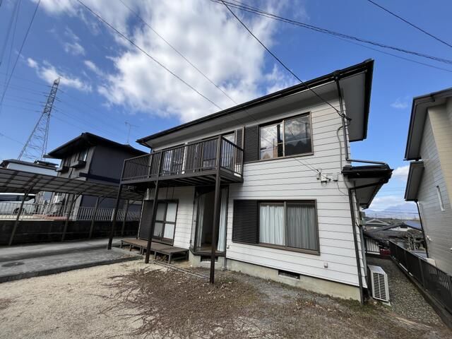 4LDK Detached House with Garden and Parking in Oita City - Main Image