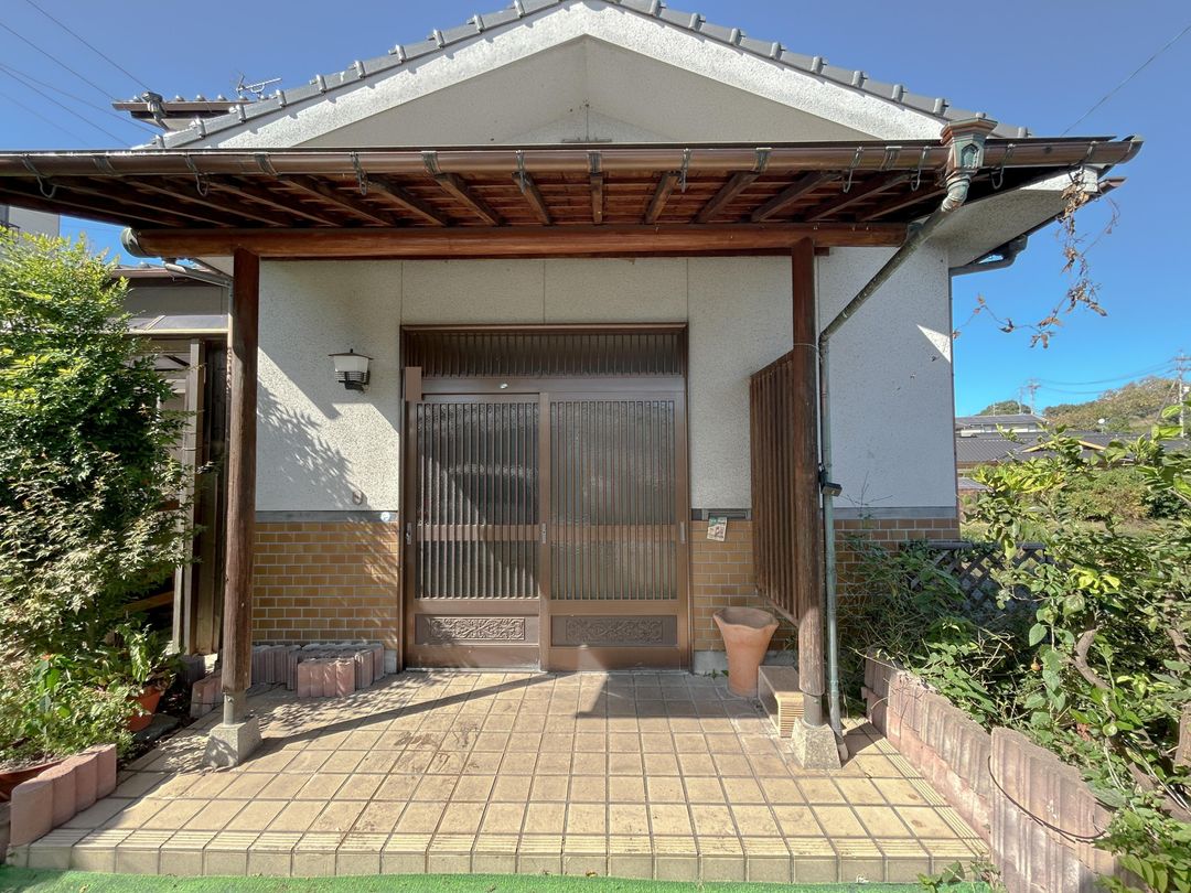 5LDK Detached House for Sale in Satosho, Okayama - Image 1