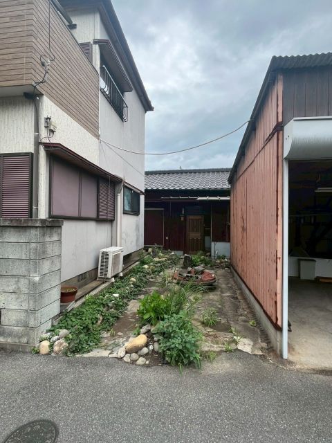 1961 4DK House on 157sqm Land, 10min Walk to Kokura Station - Thumbnail 2