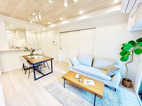 Tokyo View Marks 4LDK Apartment for Sale in Taito, Tokyo - Thumbnail 2