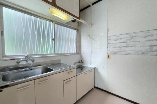 Lightweight Steel Frame House on Sloped Land in Atami, Shizuoka - Thumbnail 4
