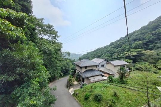 Lightweight Steel Frame House on Sloped Land in Atami, Shizuoka - Thumbnail 3