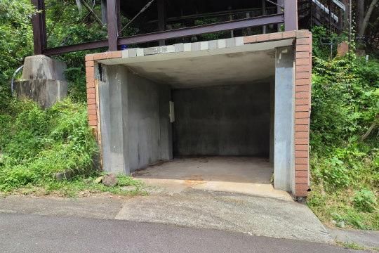 Lightweight Steel Frame House on Sloped Land in Atami, Shizuoka - Thumbnail 2