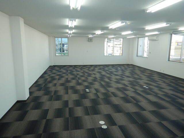 Office/Retail Space for Rent in TH Building, Yokohama, Kanagawa - Thumbnail 3