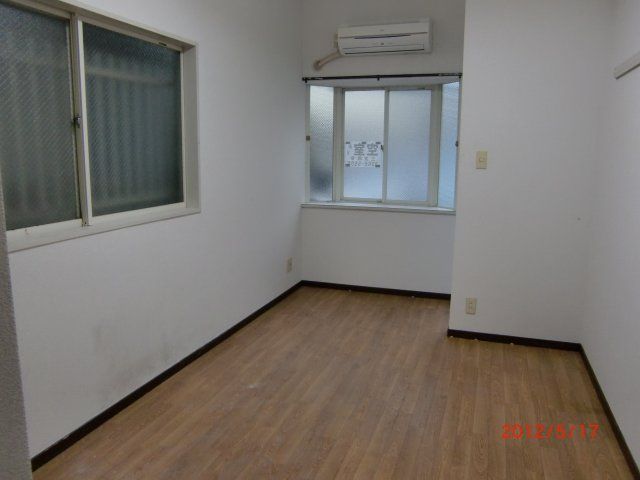 Fuji Flat Studio Apartment for Rent in Shinjuku, Tokyo - Thumbnail 2
