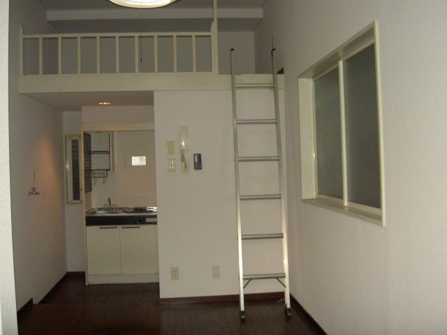 Fuji Flat Studio Apartment for Rent in Shinjuku, Tokyo - Thumbnail 3