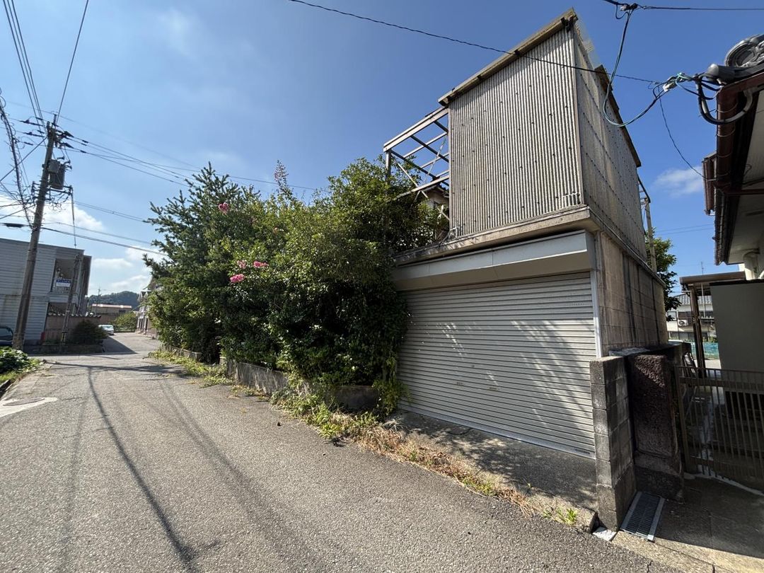 8DK House on Corner Lot in Nanao, Ishikawa - Thumbnail 2