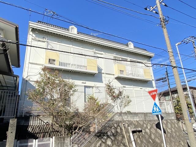 2DK Apartment for Rent in Kounan-ku, Yokohama, 40.92 sqm - Thumbnail 2