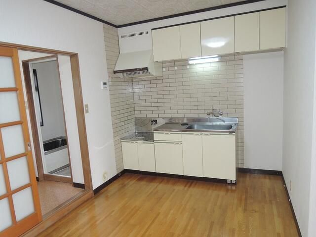 2LDK Apartment for Rent in Tachikawa, Tokyo - 44.62㎡ - Thumbnail 2