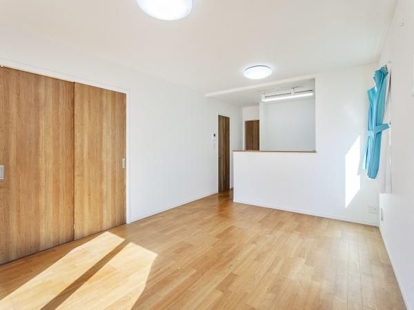 Modern 2LDK House for Sale in Sagamihara, Kanagawa - Thumbnail 2
