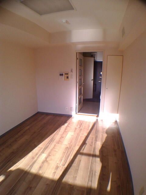 1K Condo for Sale in Tsurumi-ku, Yokohama, Kanagawa - Thumbnail 3