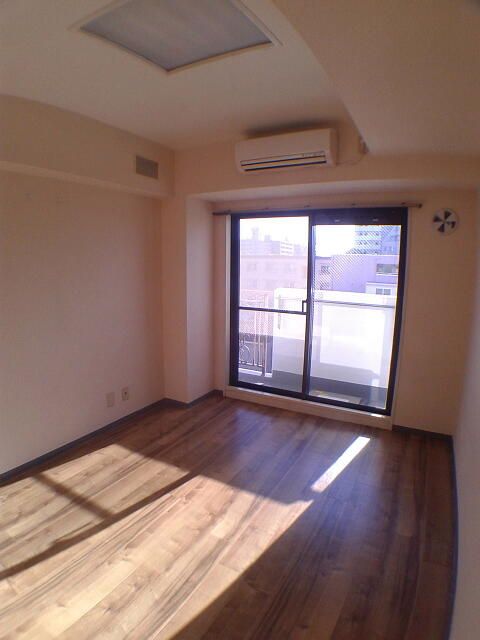 1K Condo for Sale in Tsurumi-ku, Yokohama, Kanagawa - Thumbnail 4