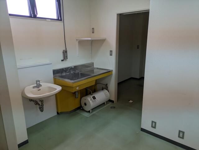 81.94 sqm Commercial Space for Rent in Kunitachi, Tokyo - Thumbnail 4