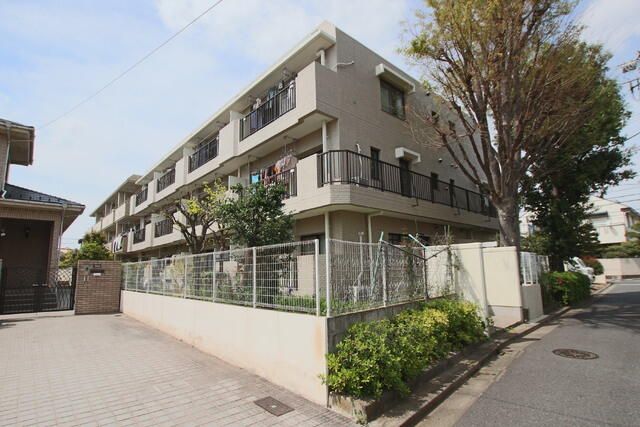 2LDK Apartment for Rent in Suginami, Tokyo - 66.75m² - Thumbnail 2