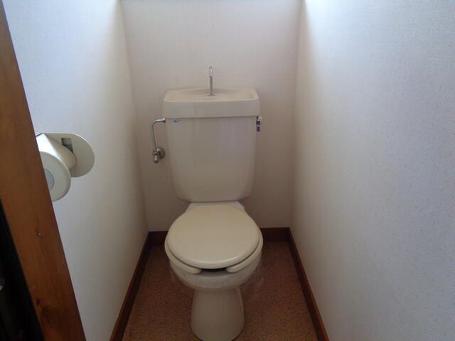1K Apartment for Rent in Fussa City, Tokyo - Thumbnail 4