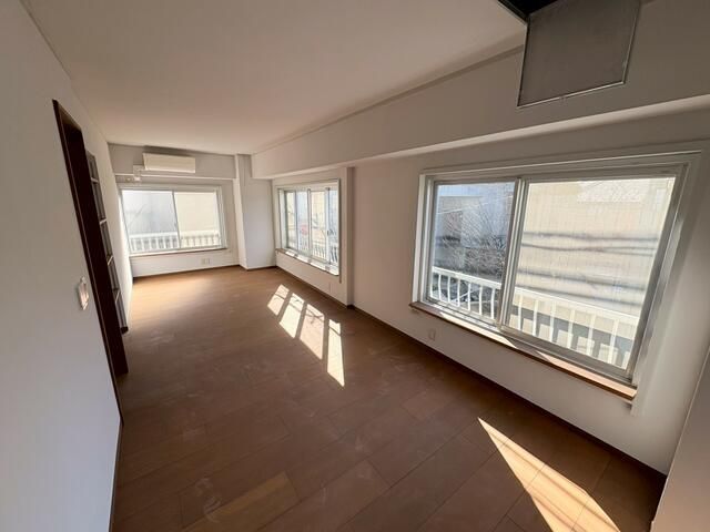 101 sqm Commercial Space for Rent in Nishi-Ogikubo, Tokyo - Thumbnail 3