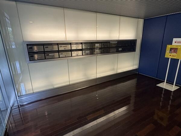 Commercial Unit for Sale in Chiyoda, Tokyo - Near Hanzomon Station - Thumbnail 3