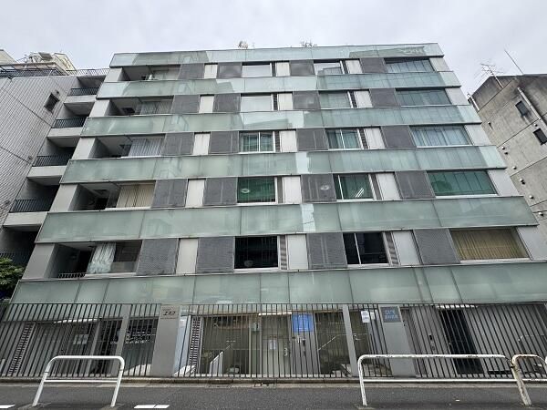 Commercial Unit for Sale in Chiyoda, Tokyo - Near Hanzomon Station - Thumbnail 2