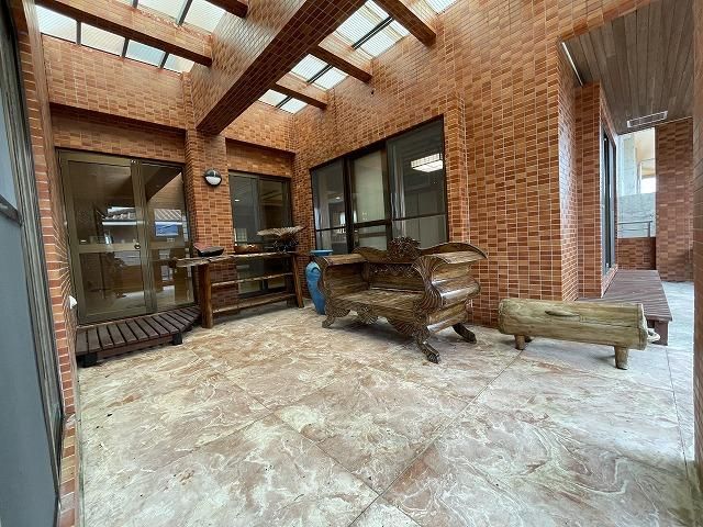 5LDK House for Sale in Chatan, Okinawa with 424 sqm Land - Thumbnail 2