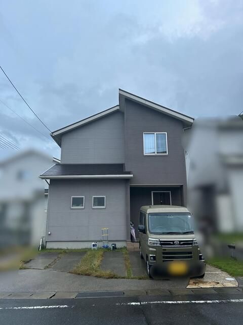 3LDK House for Sale in Kure, Hiroshima with Garden & 3 Parking Spaces - Main Image