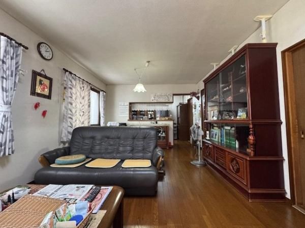 5LDK Detached House on Large Corner Plot in Higashihiroshima - Thumbnail 3