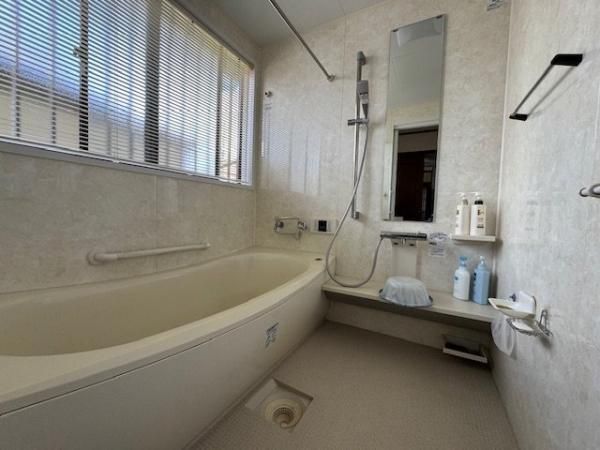 5LDK Detached House on Large Corner Plot in Higashihiroshima - Thumbnail 4