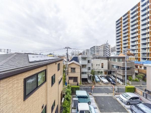 3LDK Apartment for Sale in Bunkyo, Tokyo - Near Sengoku Station - Thumbnail 2